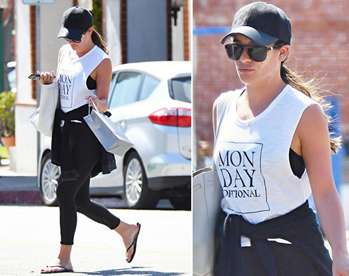 Lea Michele 2 1 Lea Michele fa shopping in infradito