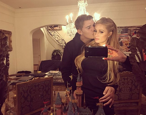 Paris Hilton 2 Paris Hilton innamorata sui social