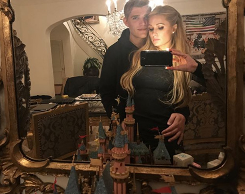 Paris hilton 3 Paris Hilton innamorata sui social