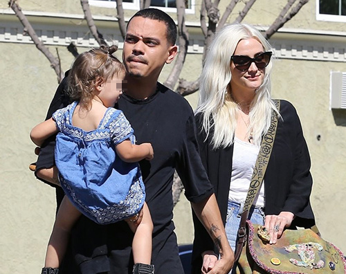 Ashlee Simpson 1 Passeggiata in famiglia per Ashlee Simpson