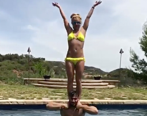 BritneySpears Britney Spears in piscina con Sam