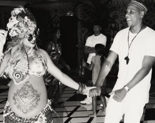 Beyonce 2 Il look di Beyonce per il baby shower dei gemmelli