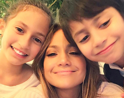 JenniferLopez 1 Festa della mamma con i gemelli per JLo