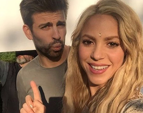Shakira Gerard Pique fa visita a Shakira sul set