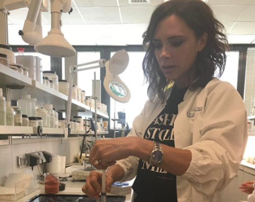 Victoria Beckham Victoria Beckham gioca alla piccola chimica su Instagram