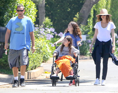 Adam Sandler Adam Sandler, passeggiata in famiglia