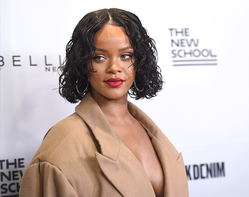 Rihanna Rihanna si è fatta male cadendo dallo scooter