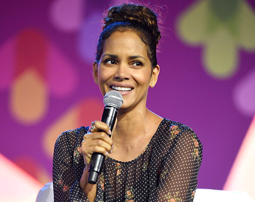 Halle berry Halle Berry mostra la tartaruga su Instagram