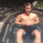 Liam Hemsworth 2 150x150 Liam Hemsworth mostra la tartaruga su Instagram