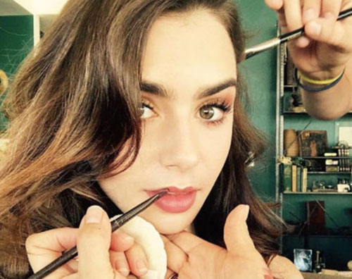 Lily Collins 2 Lily Collins al trucco