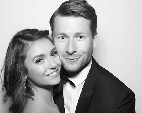 Nina 1 Nina Dobrev e  Glen Powell sono una coppia?