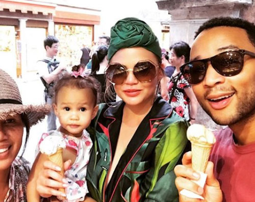 John Legend 1 John Legend e Chrissy arrivano a Venezia con Luna