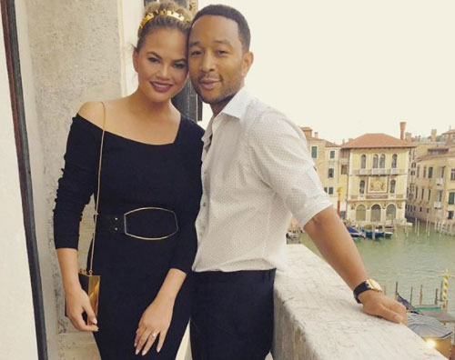 John Legend 2 John Legend e Chrissy arrivano a Venezia con Luna