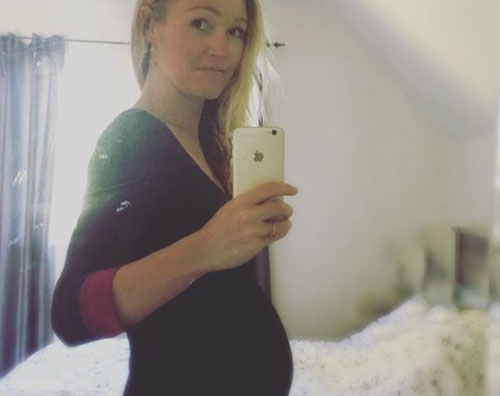 Julia Stiles Julia Stiles mostra il pancino su Instagram