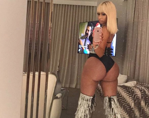 Nicky Minaj Nicki Minaj fa impazzire i social col suo lato B