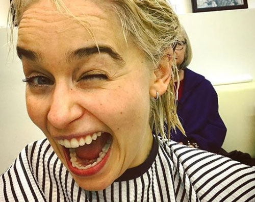 Emilia Clarke Emilia Clarke si è tatuata tre draghi sul polso