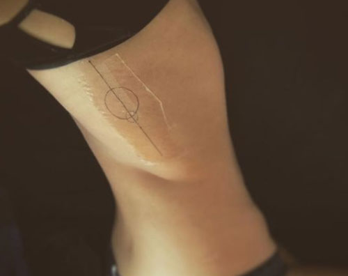 Sarah Hyland Sarah Hyland ha un nuovo tatuaggio