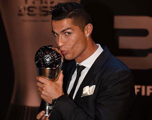 Cristiano Ronaldo Cristiano Ronaldo è ancora il miglior calciatore dell’anno