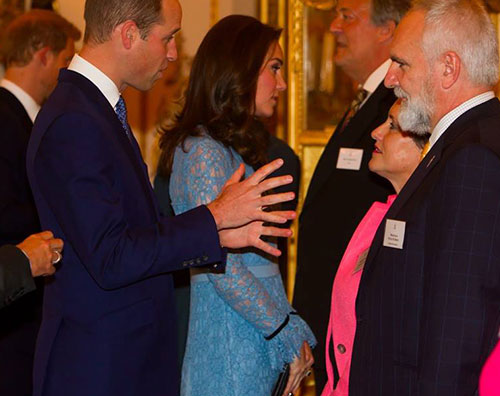 KateMiddleton Kate Middleton sfoggia il pancino per il World Mental Health Day