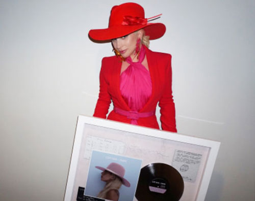 Lady Gaga 3 Lady Gaga, Joanne è disco di platino negli USA