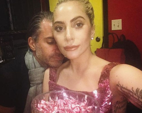 Lady Gaga Lady Gaga, prima foto social col compagno Christian Carino