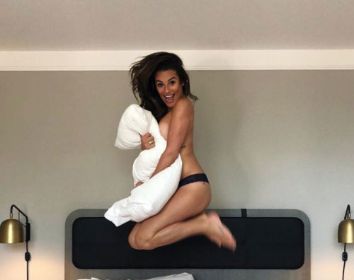 Lea Michele 1 2 Lea Michele in topless per la sua “Bed Series”