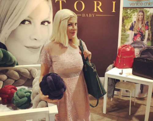 Tori Spelling Tori Spelling lancia la sua linea di borse portapannolini