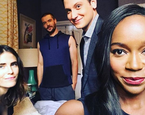 ja Aja Naomi King e Karla Souza se la ridono su Instagram