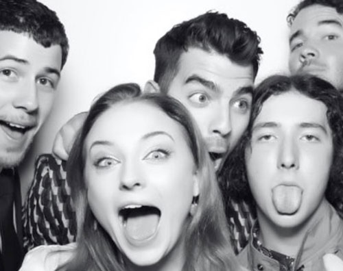 JOPHIE 3 Joe Jonas e Sophie Turner festeggiano in famiglia il loro fidanzamento