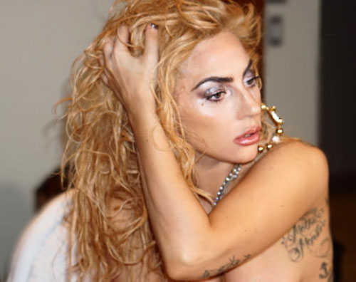 Lady Gaga 1 Lady Gaga in topless su Instagram