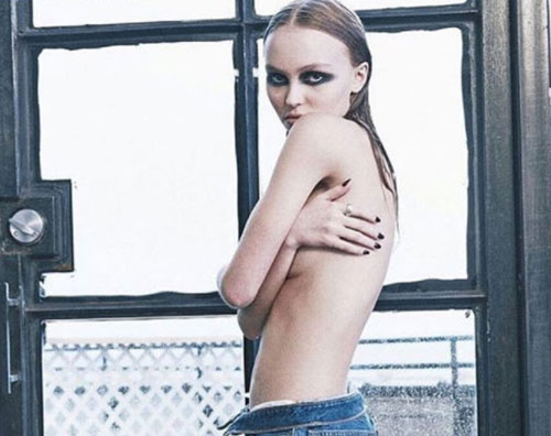 Lily Rose Depp 1 Lily Rose Depp ancora in topless su Instagram