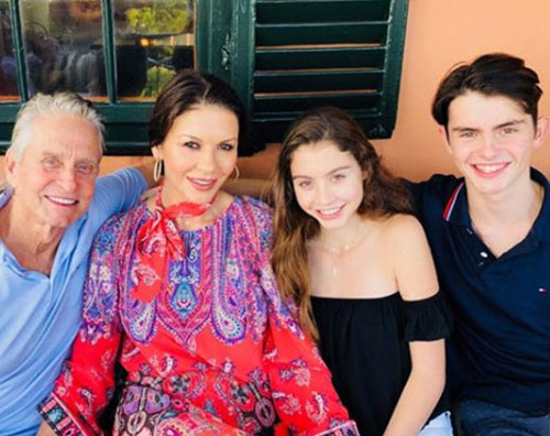 Michael Douglas Michael Douglas e Catherine Zeta Jones in vacanza con i ragazzi