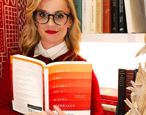 Reese Witherspoon Reese Witherspoon consiglia un libro ai suoi fan