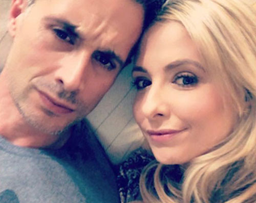 Sarah Michelle Gellar Sarah Michelle Gellar e Freddie Prinze Jr, relax post abbuffata