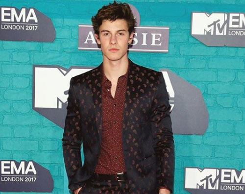 Shawan Mendes Shawn Mendes a torso nudo su Instagram