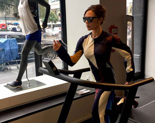 Victoria Beckham con i tacchi anche sul tapis roulant