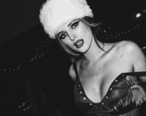 Bella Thorne 2 Cosa ne dite di questa sexy Babba Natale?