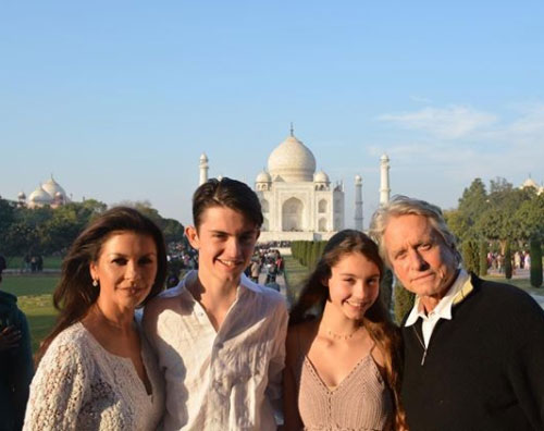 Catherine Zeta Jones 2 Catherine Zeta Jones in India con Michael ed i figli