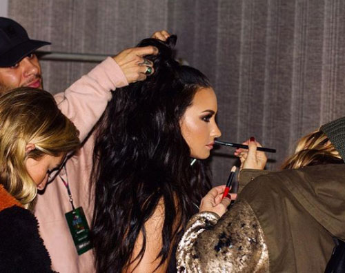 Demi Lovato Demi Lovato, trucco e parrucco prima dello show