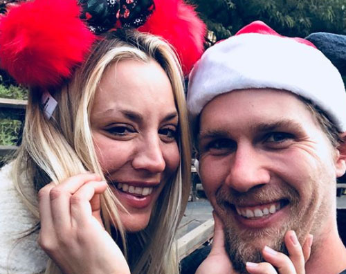 Kaley Cuoco 2 Kaley Cuoco a Disneyland con Karl