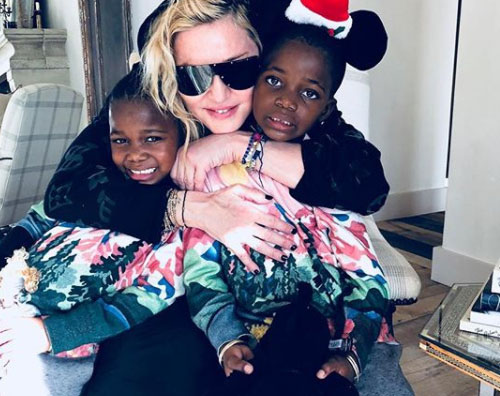 Madonna Madonna, primo Natale con Stella ed Estere