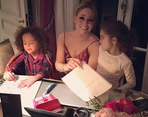 Mariah Carey Mariah Carey aspetta il Natale con i gemelli