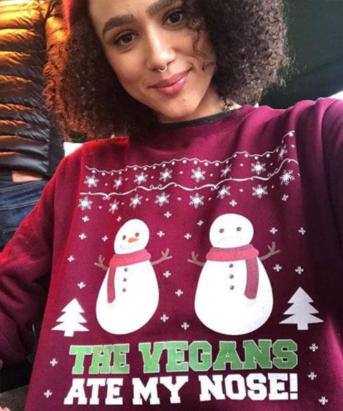 Nathalie Emmanuel 2 Nathalie Emmanuel sfoggia la sua felpa natalizia