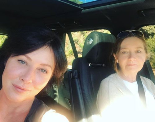 Shannen Shannen Doherty fa shopping natalizio con la mamma