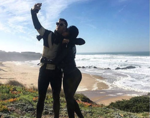 Cristiano Ronaldo Cristiano Ronaldo e Georgina Rodriguez selfie di fronte al mare