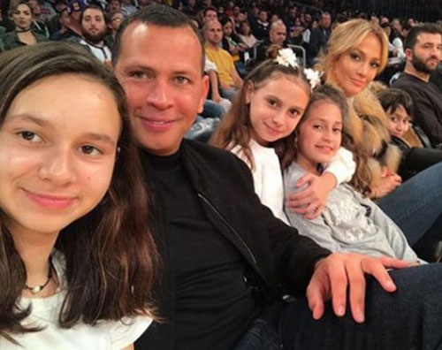 Jennifer Lopez Jennifer Lopez allo Staples Center con Alex ed i bambini
