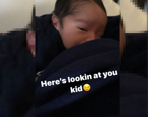 Jessica Alba 1 Jessica Alba allatta il suo bimbo su Instagram