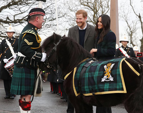 Meghan 1 Meghan Markle, cappotto scozzese per la visita ad Edinburgo