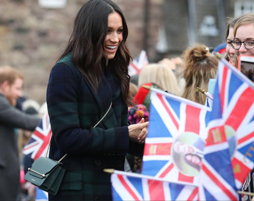 Meghan Markle, cappotto scozzese per la visita ad Edinburgo