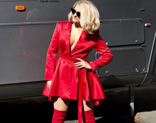 Meghan Trainor Meghan Trainor in rosso per “The Four”